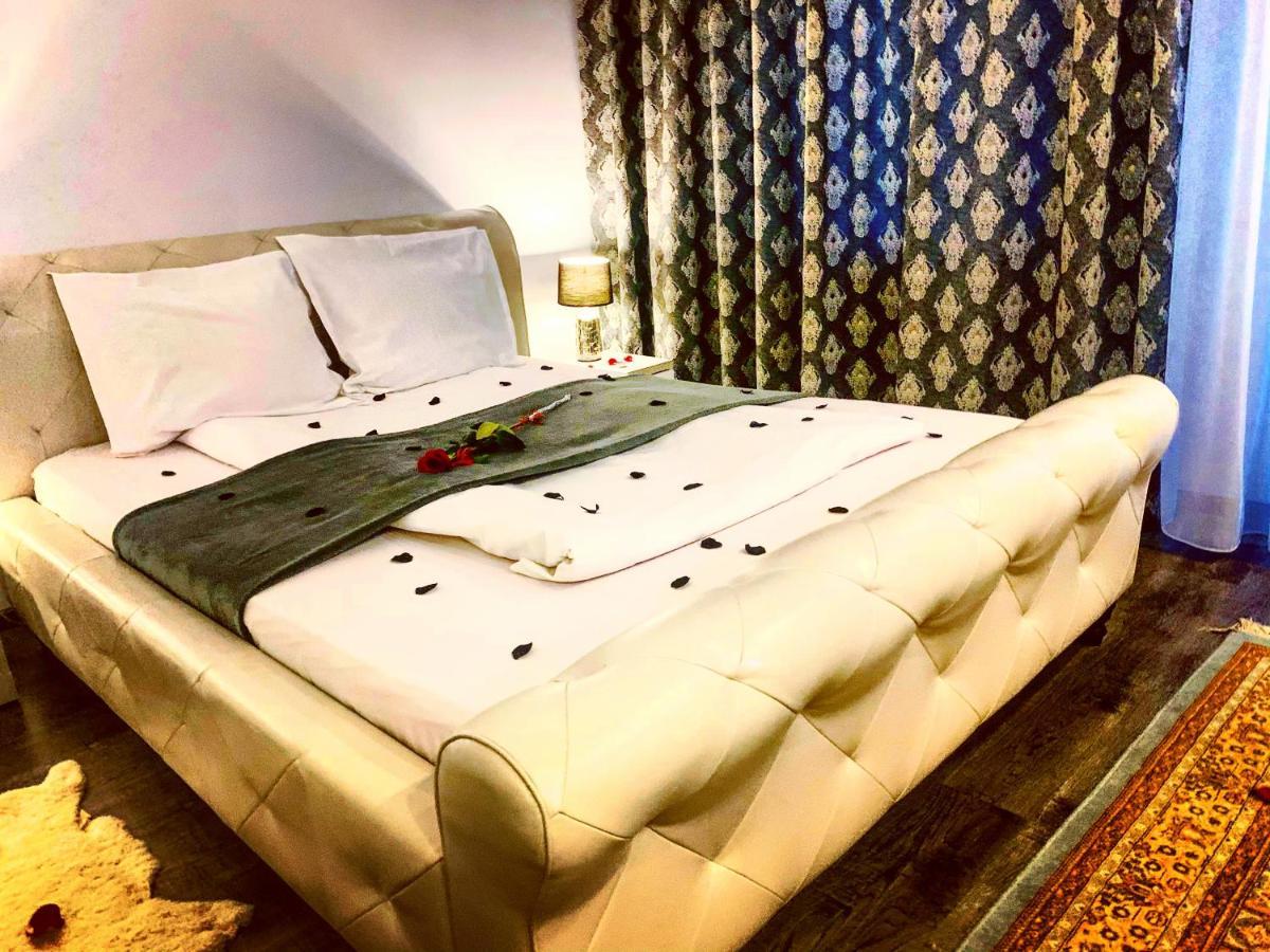 Seasons Apartments Braşov Esterno foto